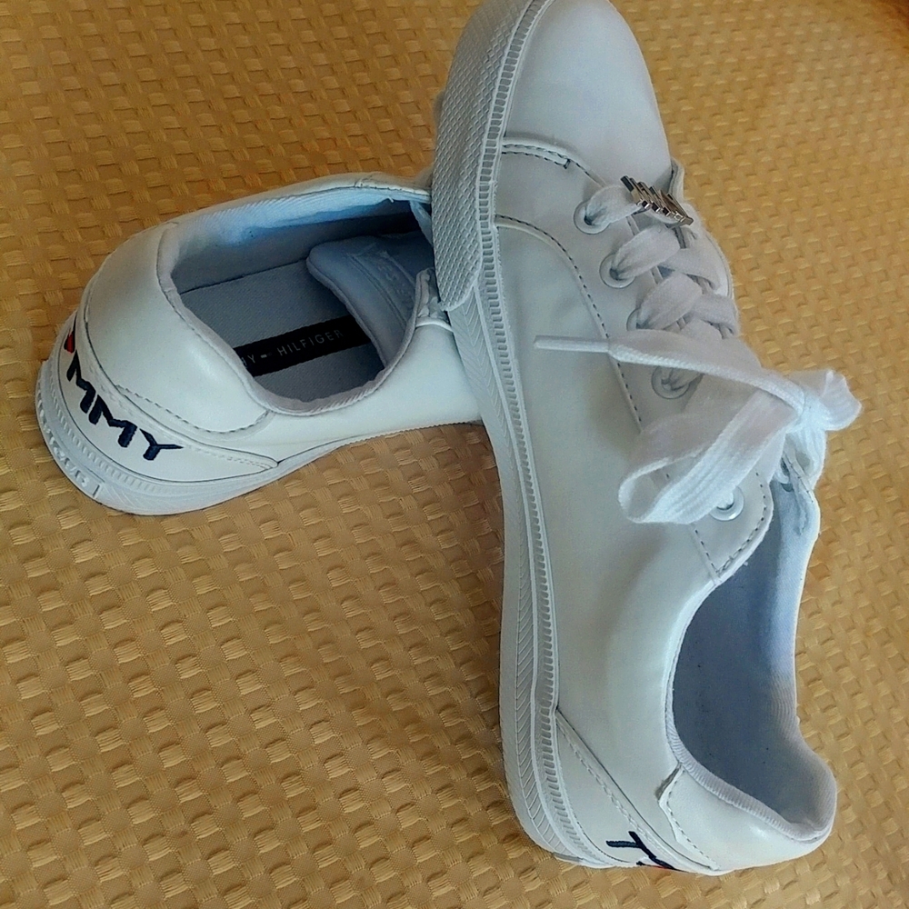 Tommy Hilfiger sneakers. - Picture 3 of 9